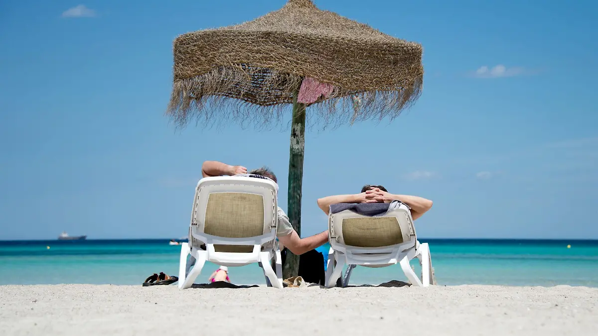 Am Strand, zum Beispiel in Spanien, Griechenland oder Kroatien, die Seele baumeln zu lassen, gehört für viele einfach zum perfekten Urlaubsfeeling dazu.