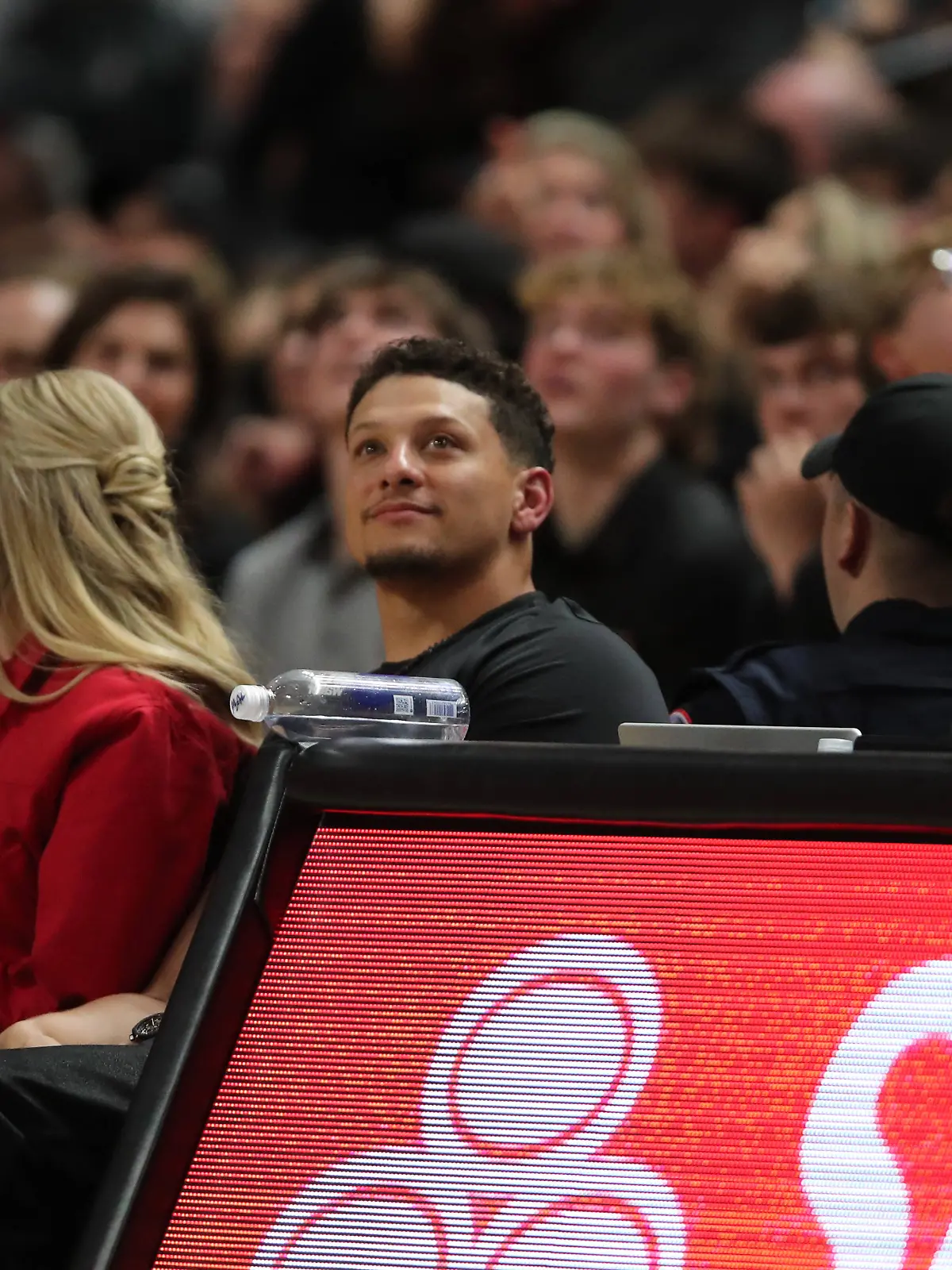 Bild zu: "Darum ließ sich Patrick Mahomes die Locken abrasieren!"