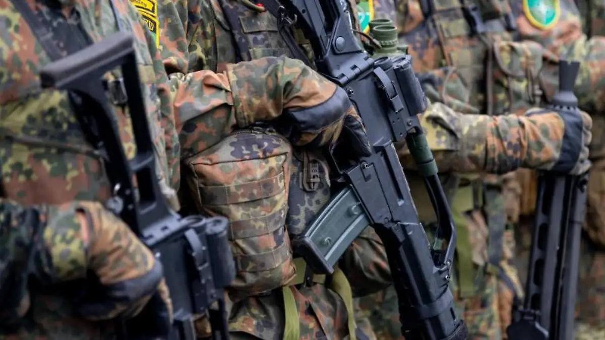 Nur jeder sechste Deutsche würde sein Land im Ernstfall mit der Waffe verteidigen