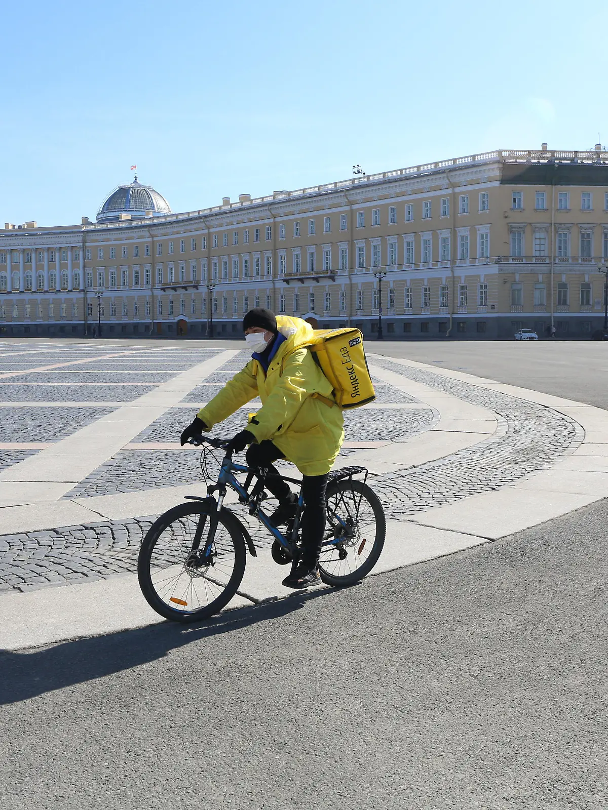 Employee of Yandex delivers foods on an empty Palace square in the center of St. Petersburg, Russia, on April 7, 2020. Russian President Vladimir Putin signed a decree on days off until April 30. Citizens are asked to observe a self-isolation regime in order to prevent the spread of the coronavirus (covid-19). (Photo by Valya Egorshin/NurPhoto)
