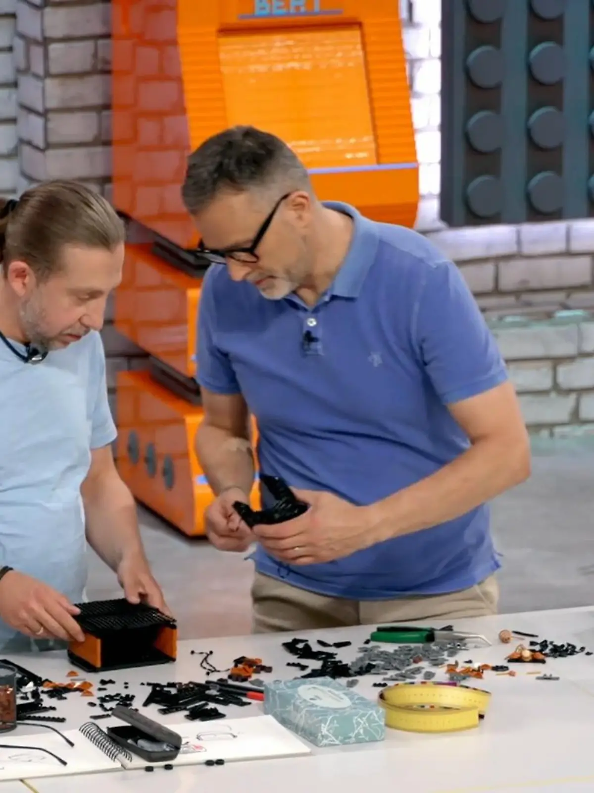 Bild zu: "Die Teams stehen unter Hochdruck"