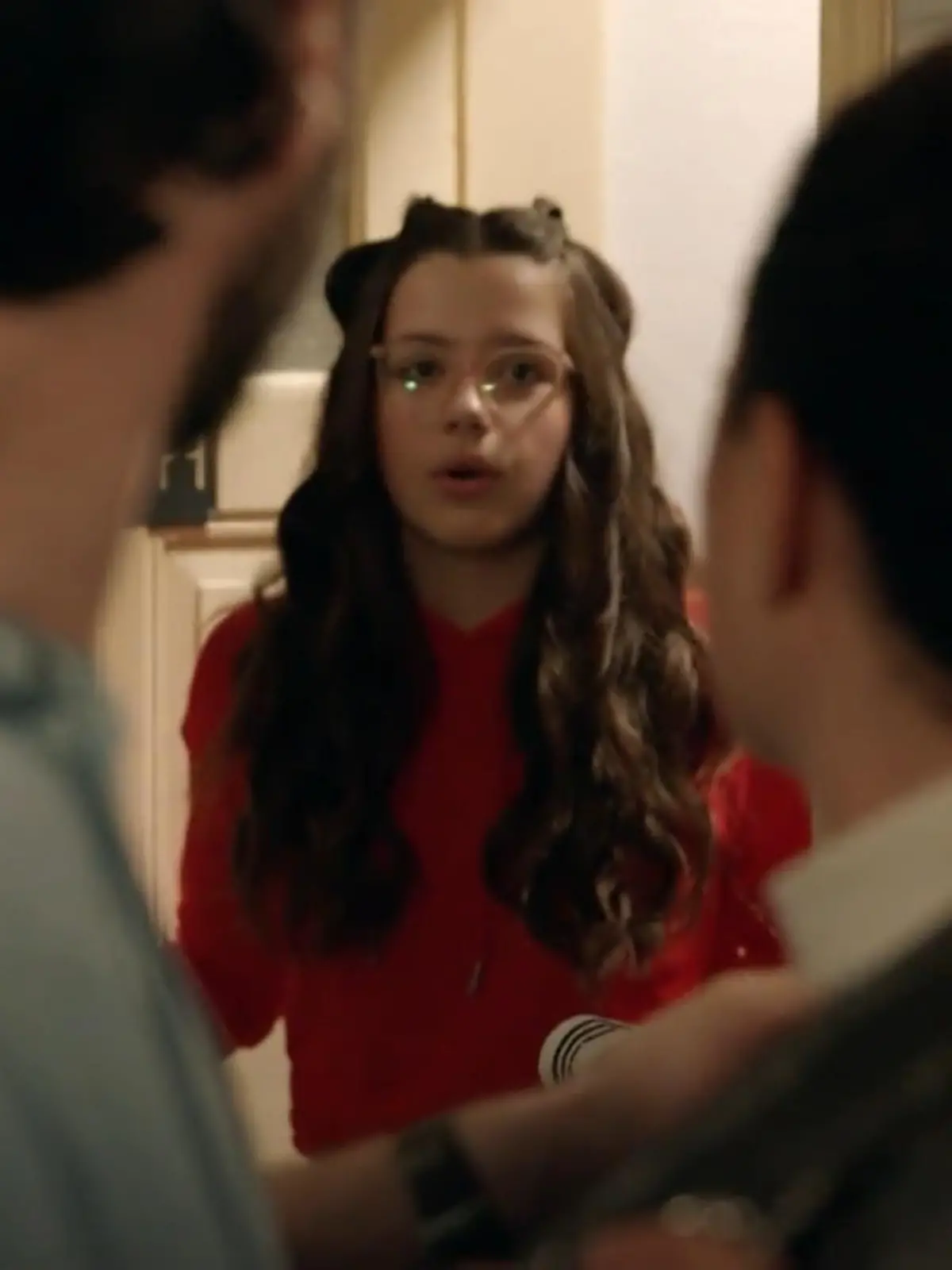 Bild zu: "Kate erwischt Emily mit Tobias"