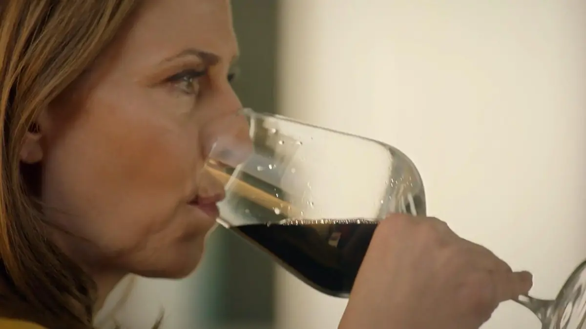 Katrin sucht Trost im Rotwein GZSZ-Wochenvorschau Teil 2