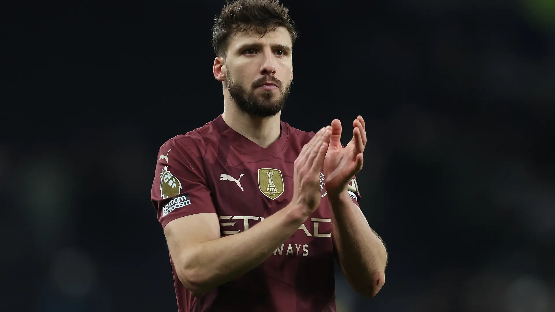 Ruben Dias von Manchester City jubelt nach dem Premier-League-Spiel im Tottenham-Hotspur-Stadion, London.