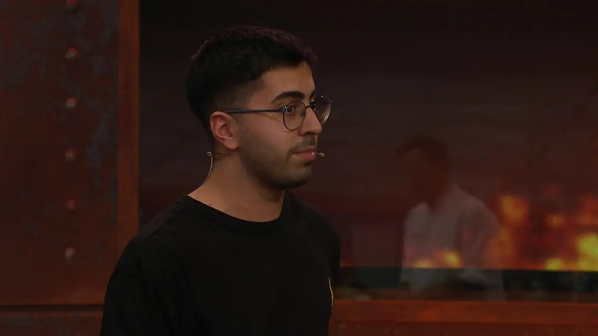 Er macht den Doppeldoc Zivi Howan