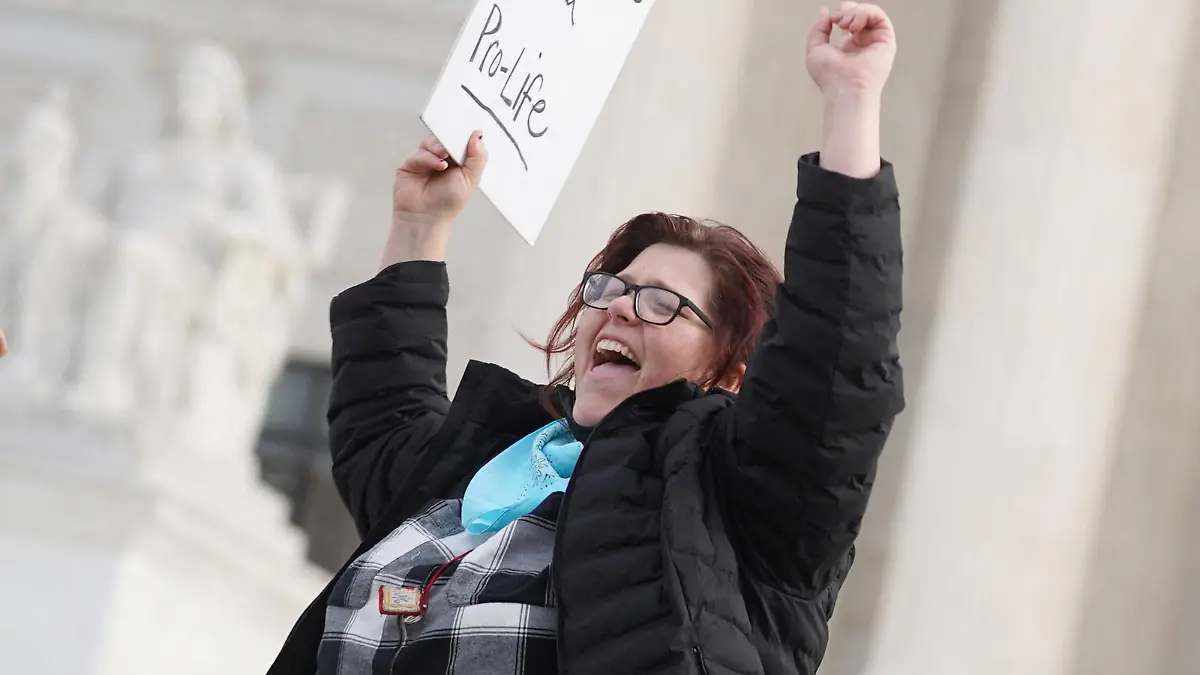 FILE PHOTO: Anti-abortion activist Lauren Handy chant slogans after justices allowed abortion providers to pursue a legal challenge to a ban on most abortions in Texas, outside the U.S. Supreme Court in Washington, U.S., December 10, 2021. REUTERS/Sarah Silbiger/File Photo