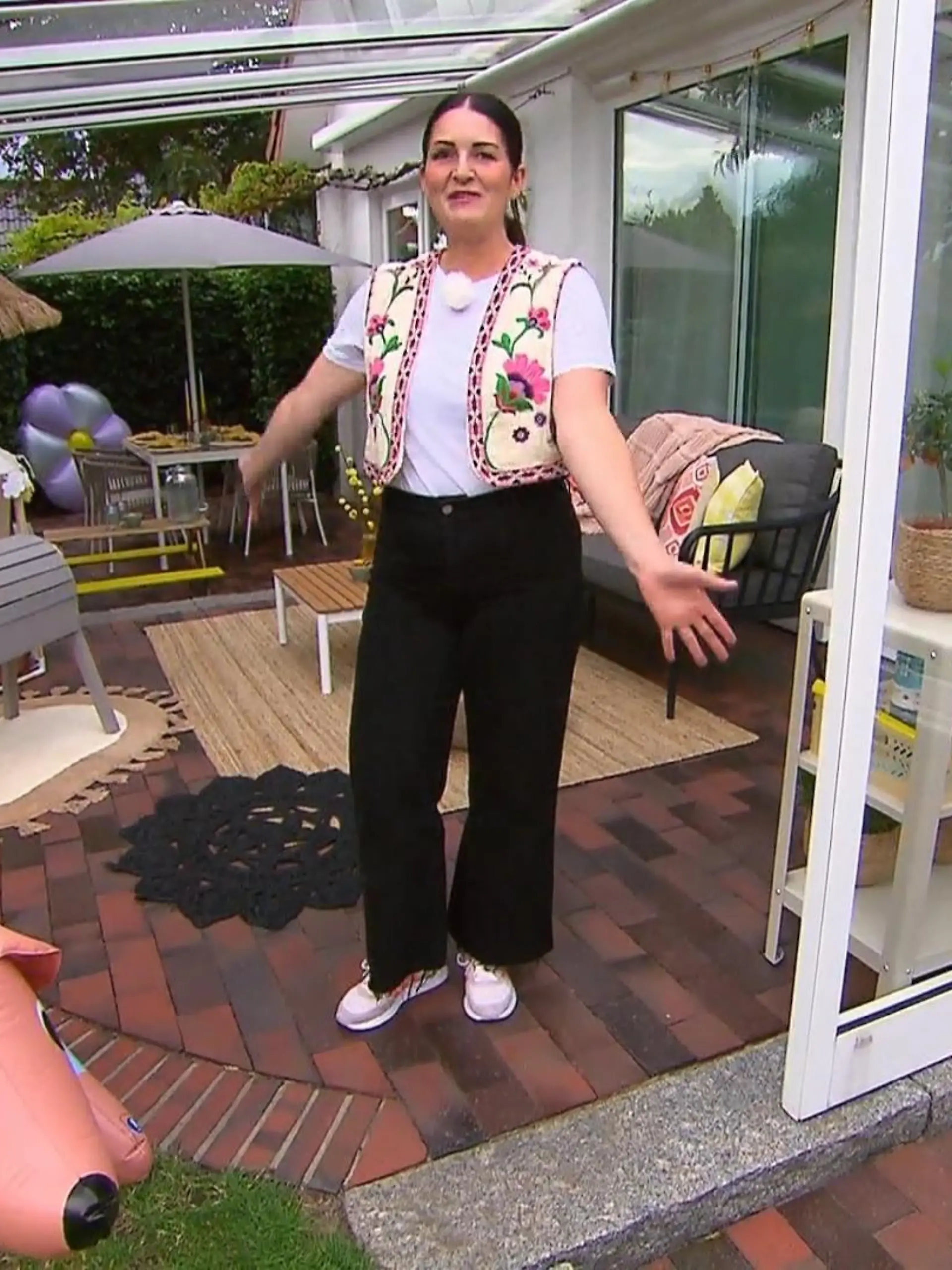 Bild zu: "Aus der Terrasse von Kandidatin Klaudia soll ein „Spieleparadies“ werden"