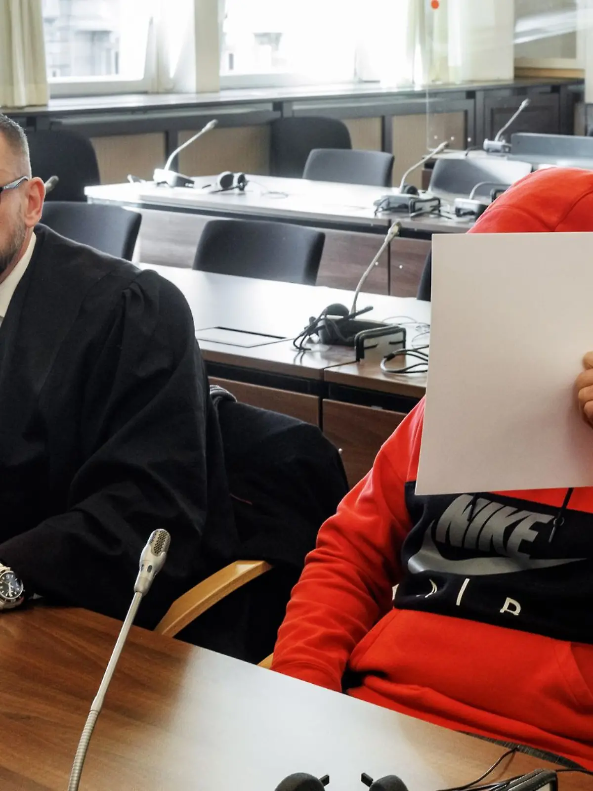 Bild zu: "Mann (38) ersticht Mitbewohner – Gericht spricht Urteil"