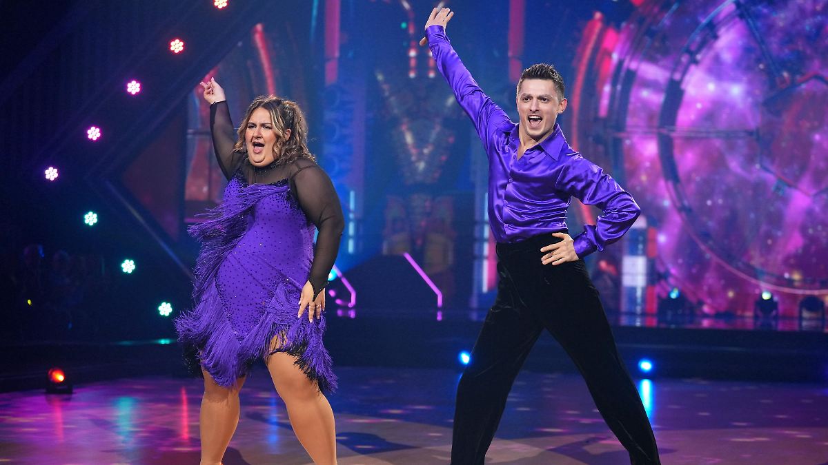 Let's Dance 2025: Profitänzer Zsolt Sándor Cseke büffelt hart für seinen  privaten Karriere-Traum