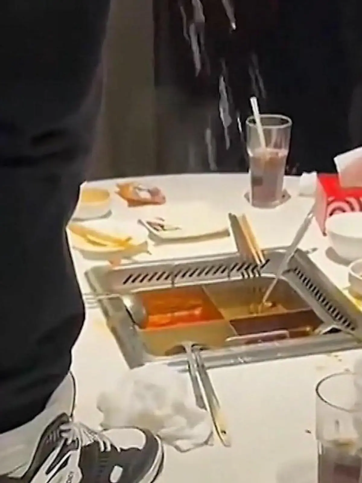 Bild zu: "Widerlich-Gast pinkelt in Essen – Polizei ermittelt!"