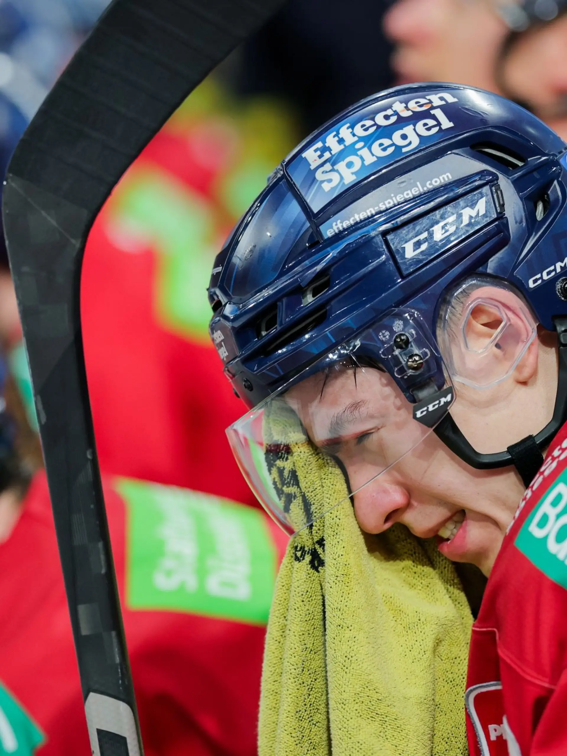 Bild zu: "Beim Absturz des Eishockeyklubs Düsseldorfer EG spielen auch drei Todesfälle eine Rolle"