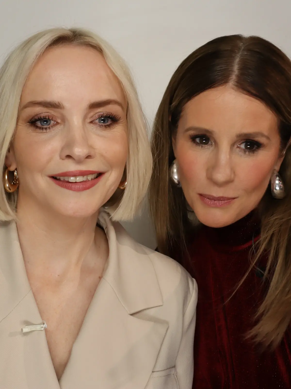 Janin Ullmann und Gala-Moderatorin Mareile Höppner im Gespräch.