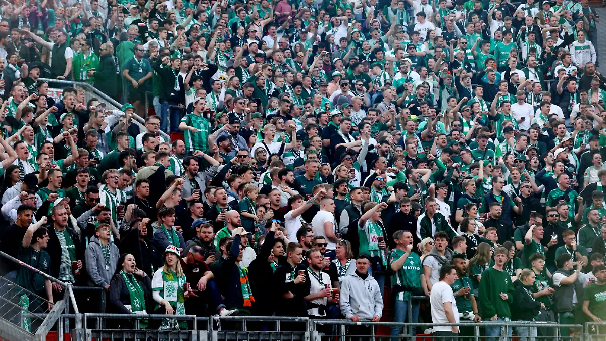 Fans von Werder Bremen in Leverkusen