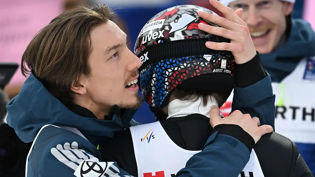 Erst glücklich, dann disqualifiziert: Johann André Forfang (l) und Marius Lindvik (r).