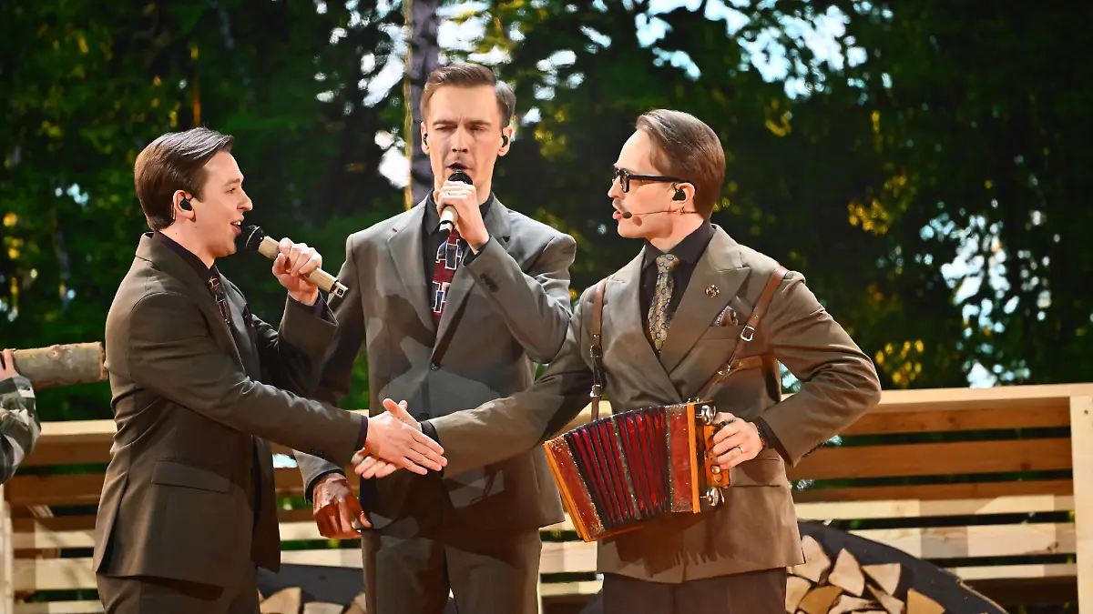 KAJ beim Auftritt auf der Bühne. Die Band gewinnt mit dem Song „Bara bada bastu” den schwedischen ESC-Vorentscheid 2025.