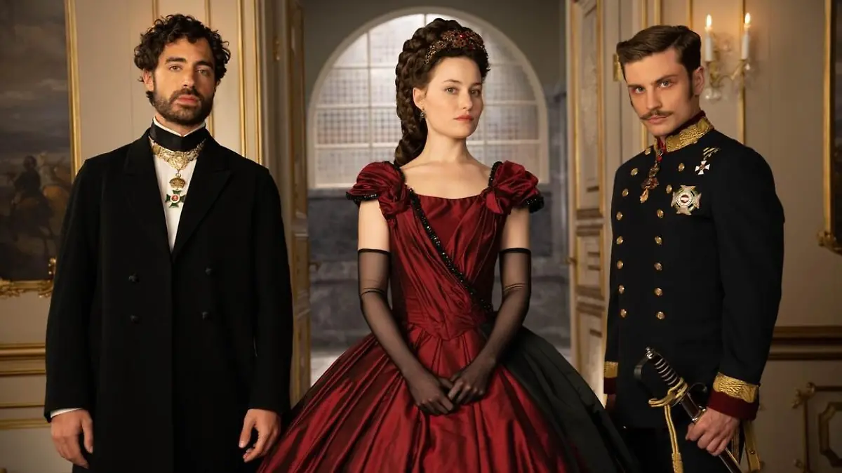 V.l.: Graf Gyula Andrássy (Giovanni Funiati), Sisi (Dominique Devenport) und Franz (Jannik Schümann)