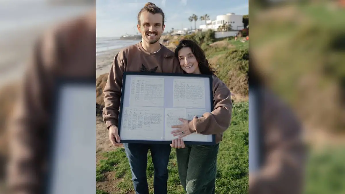 Jessica Geralis and Ian Corcoran mit den Liebesbriefen