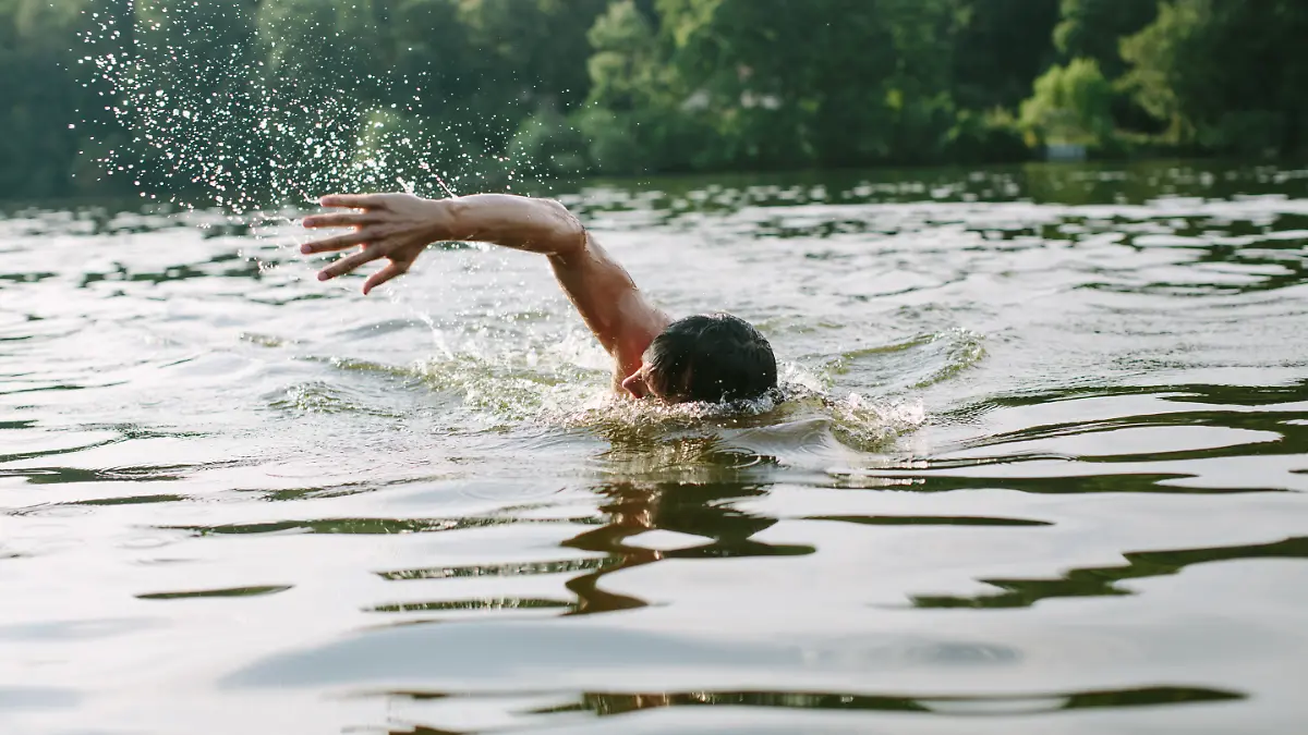 Ein Schwimmer wird seit Samstag in Braunschweig vermisst. (Symbolbild)