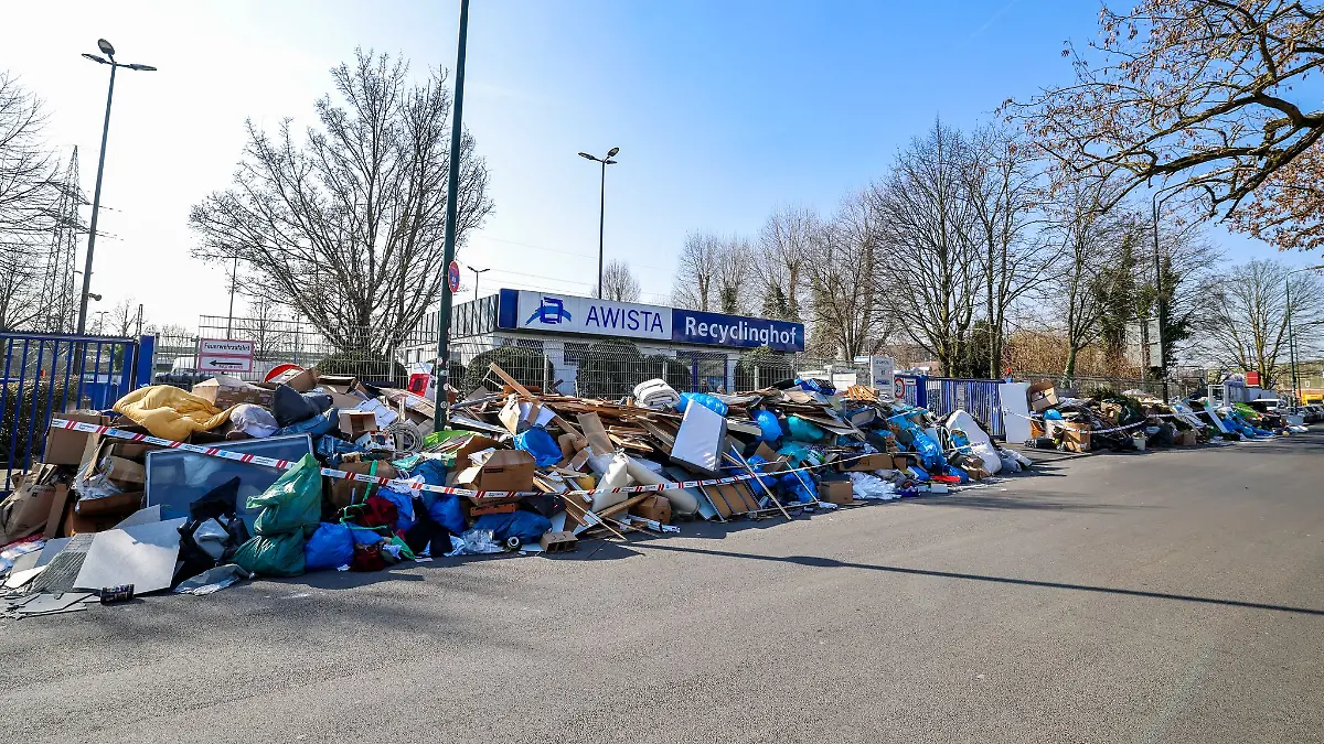 Die Stadt schätzt die Menge des illegal abgeladenen Mülls auf 500 Kubikmeter