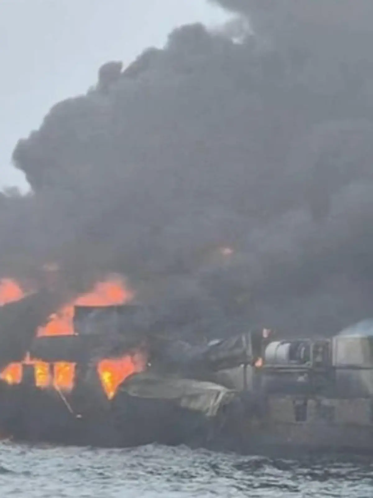 Bild zu: "Schiffskollision auf der Nordsee! Öltanker mit Flugzeugtreibstoff in Flammen"