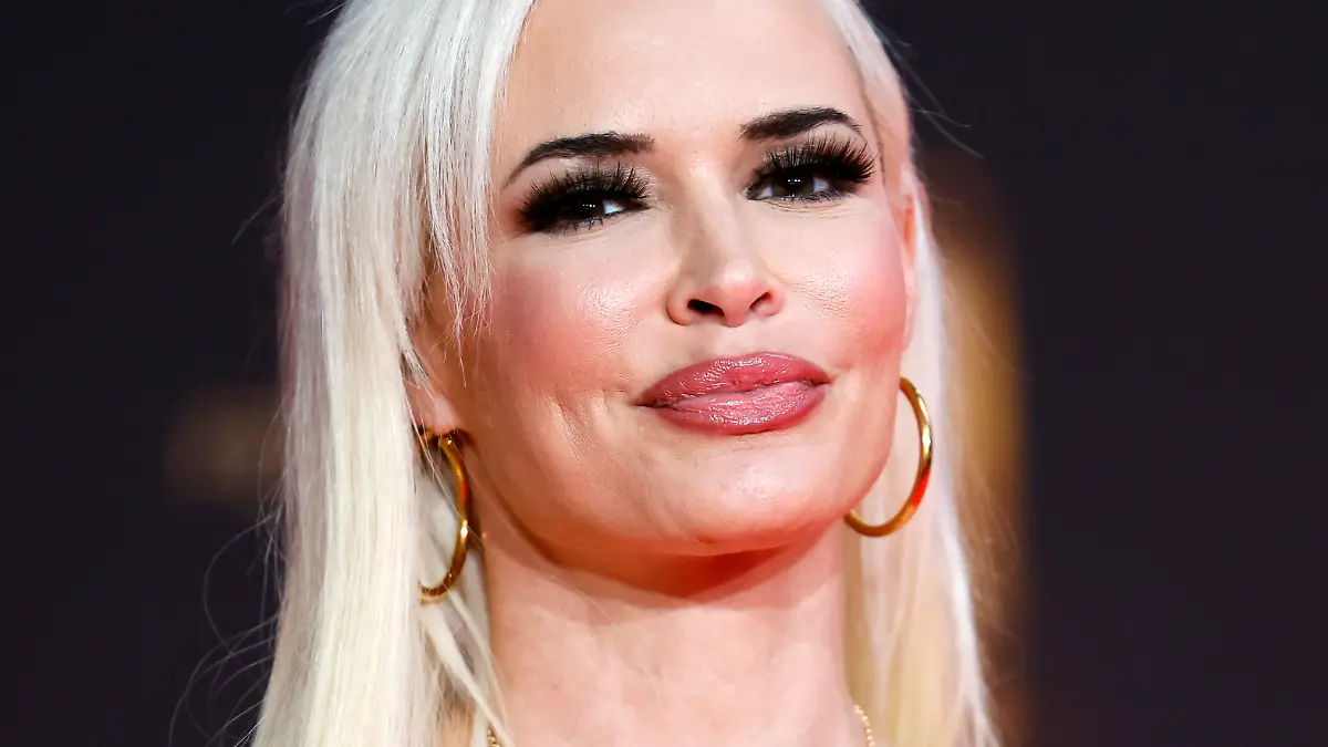 Kultblondine Daniela Katzenberger teilt einen alten Familienschnappschuss mit Mama UND Papa.