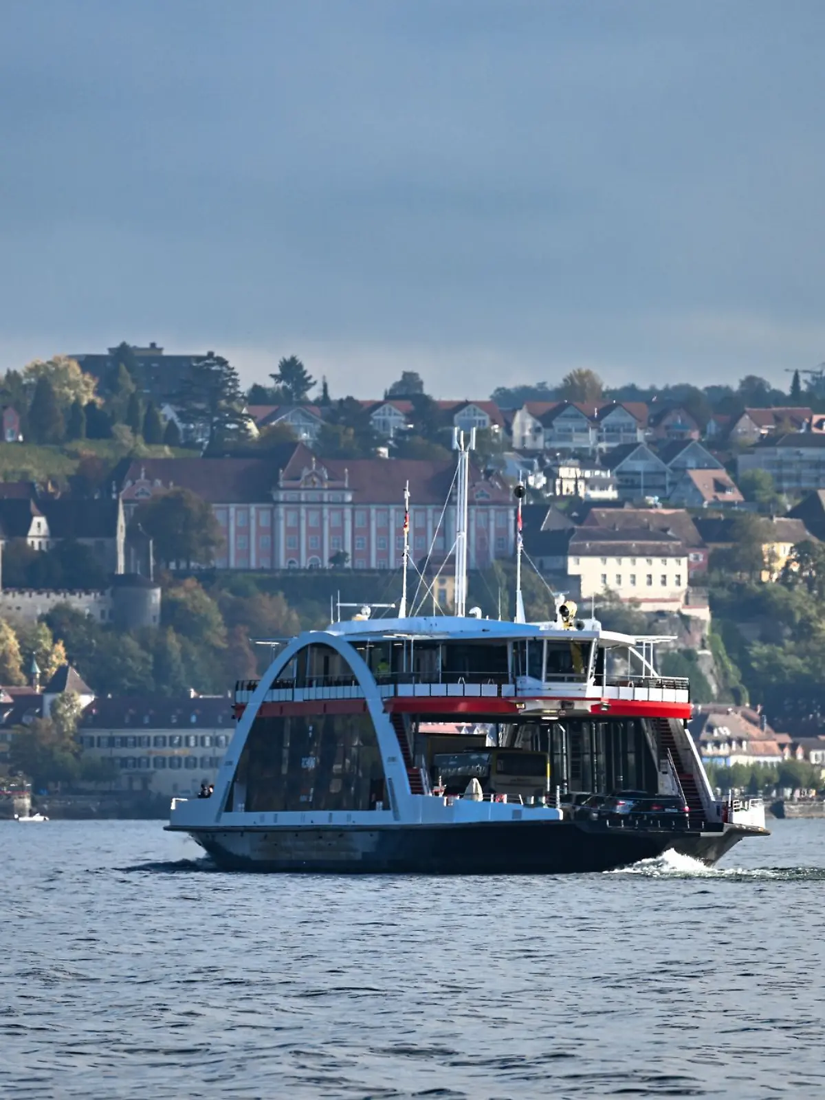Bild zu: "Passagiere sitzen stundenlang mitten auf Bodensee fest – und das sorgt für gute Laune "