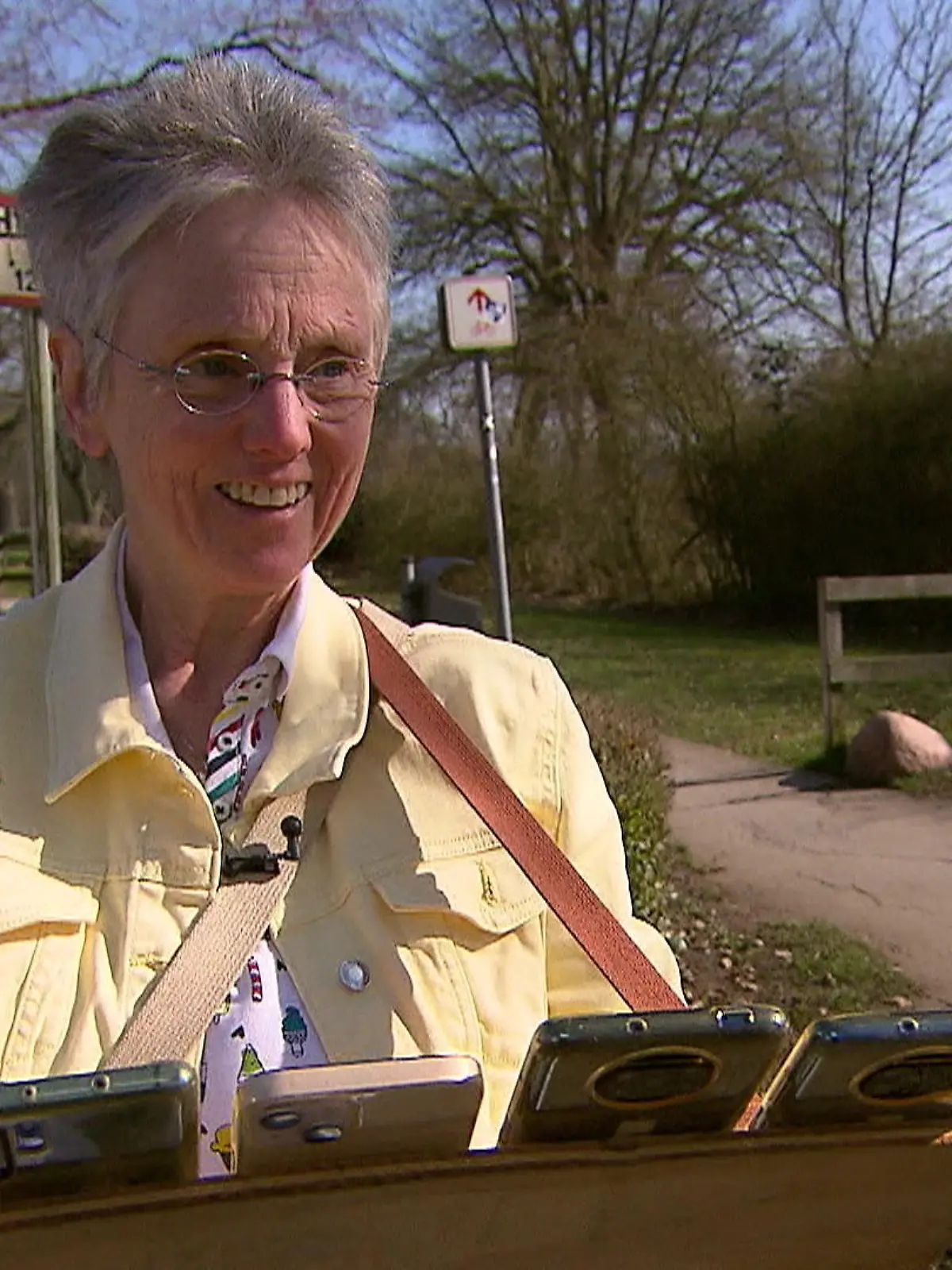 Bild zu: "Gamer-Oma mit sechs Handys"