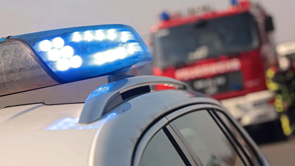 Nach einem Gasalarm an einer Saarbrücker Schule waren Polizei und Feuerwehr im Einsatz. (Symbolbild)