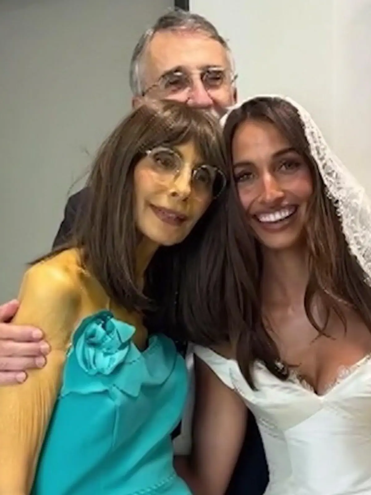 Influencerin Dominique Elissa hat nach nur zwei Wochen Verlobung in einem Krankenhaus geheiratet.