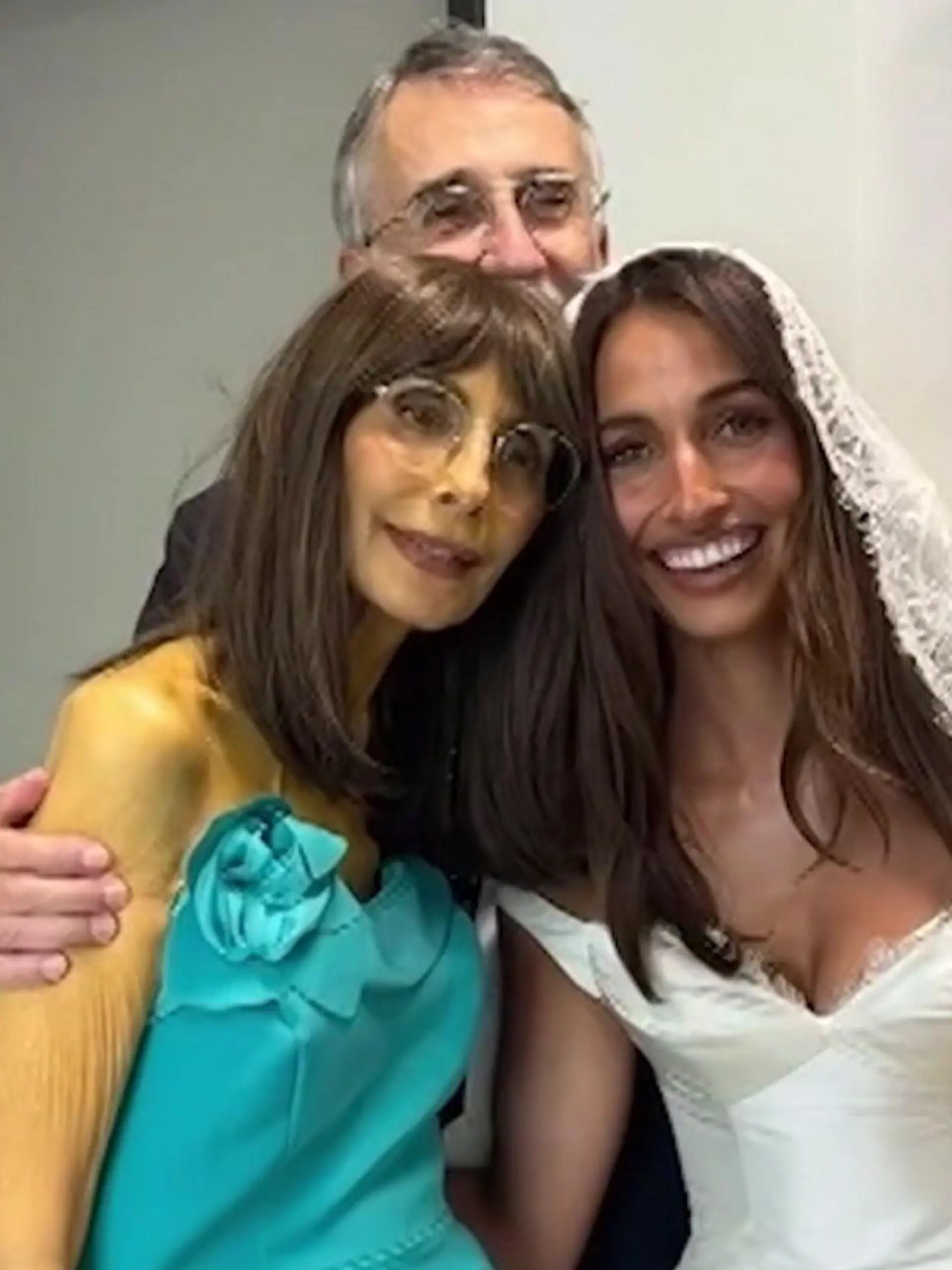 Influencerin Dominique Elissa hat nach nur zwei Wochen Verlobung in einem Krankenhaus geheiratet.