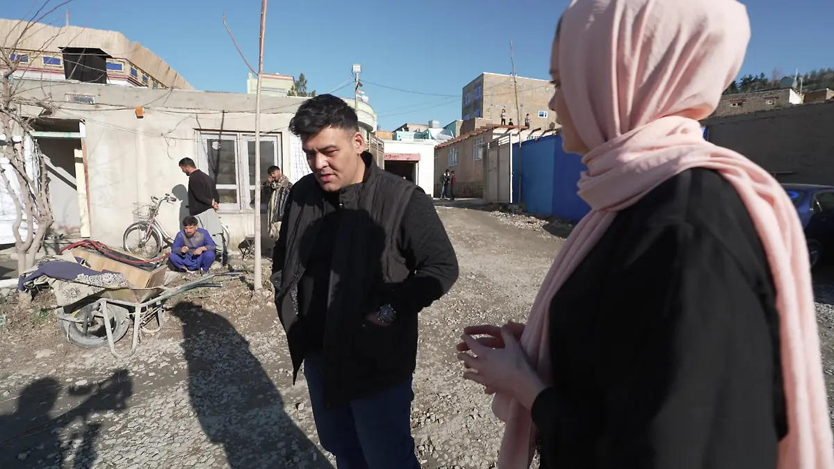 Abdul Sabel im Gespräch mit RTL-Reporterin Liv von Boetticher 