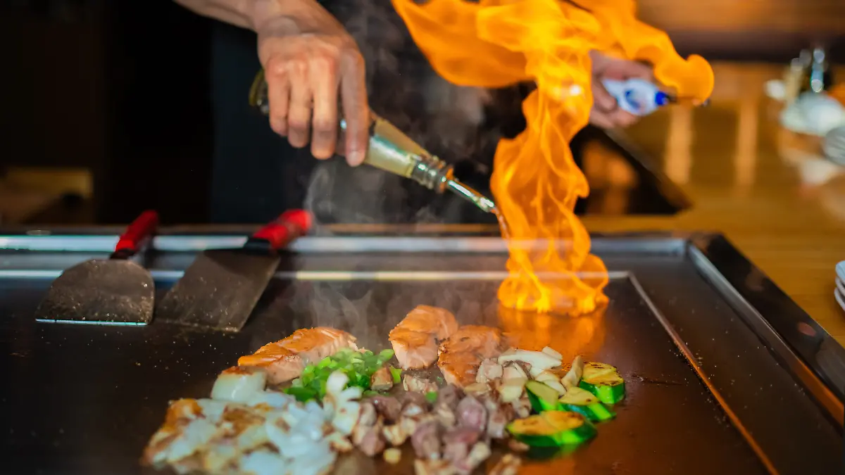Ein neuer TikTok-Trend nennt sich „Baby’s first Hibachi”.