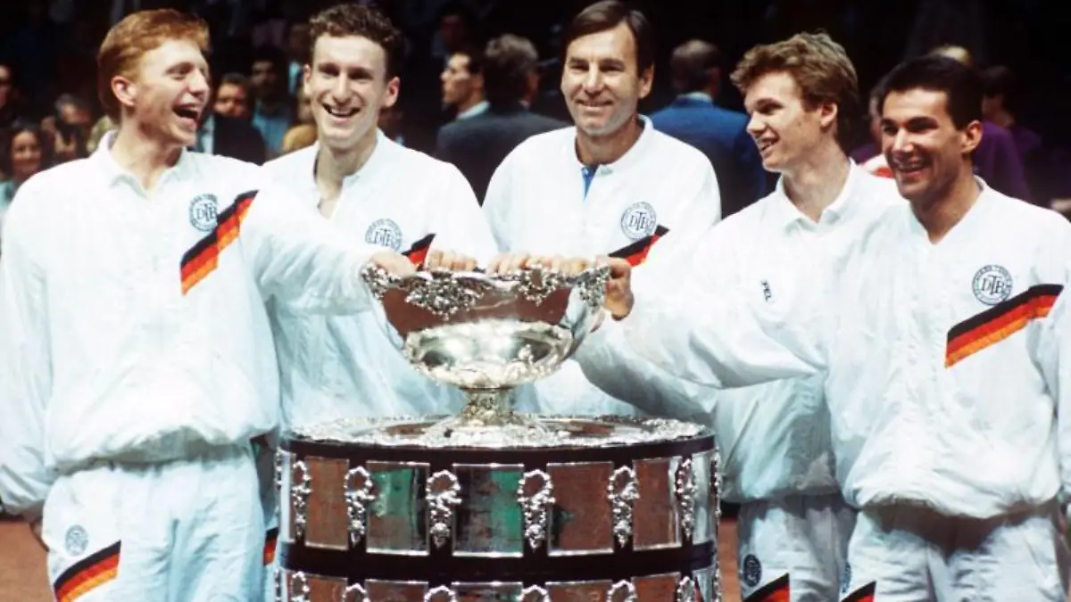 An der "Schüssel" in Göteborg versammelt: Boris Becker (l-r), Patrick Kühnen, Niki Pilic, Eric Jelen und Carl-Uwe Steeb. Foto: Rüdiger Schrader
