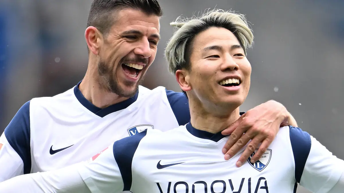  02.04.2022, xmeix, 1.Fussball Bundesliga, TSG 1899 Hoffenheim - VfL Bochum, emspor. v.l.n.r, Jubel zum 0:1 fuer Bochum durch Takuma Asano VfL Bochum und Anthony Losilla VfL Bochum DFL/DFB REGULATIONS PROHIBIT ANY USE OF PHOTOGRAPHS as IMAGE SEQUENCES and/or QUASI-VIDEO emspor *** 02 04 2022, xmeix, 1 Fussball Bundesliga, TSG 1899 Hoffenheim VfL Bochum, emspor v l n r, cheer to 0 1 for Bochum by Takuma Asano VfL Bochum and Anthony Losilla VfL Bochum DFL DFB REGULATES PROHIBIT ANY USE OF PHOTOGRAPHS as IMAGE SEQUENCES and or QUASI VIDEO emspor prio:1