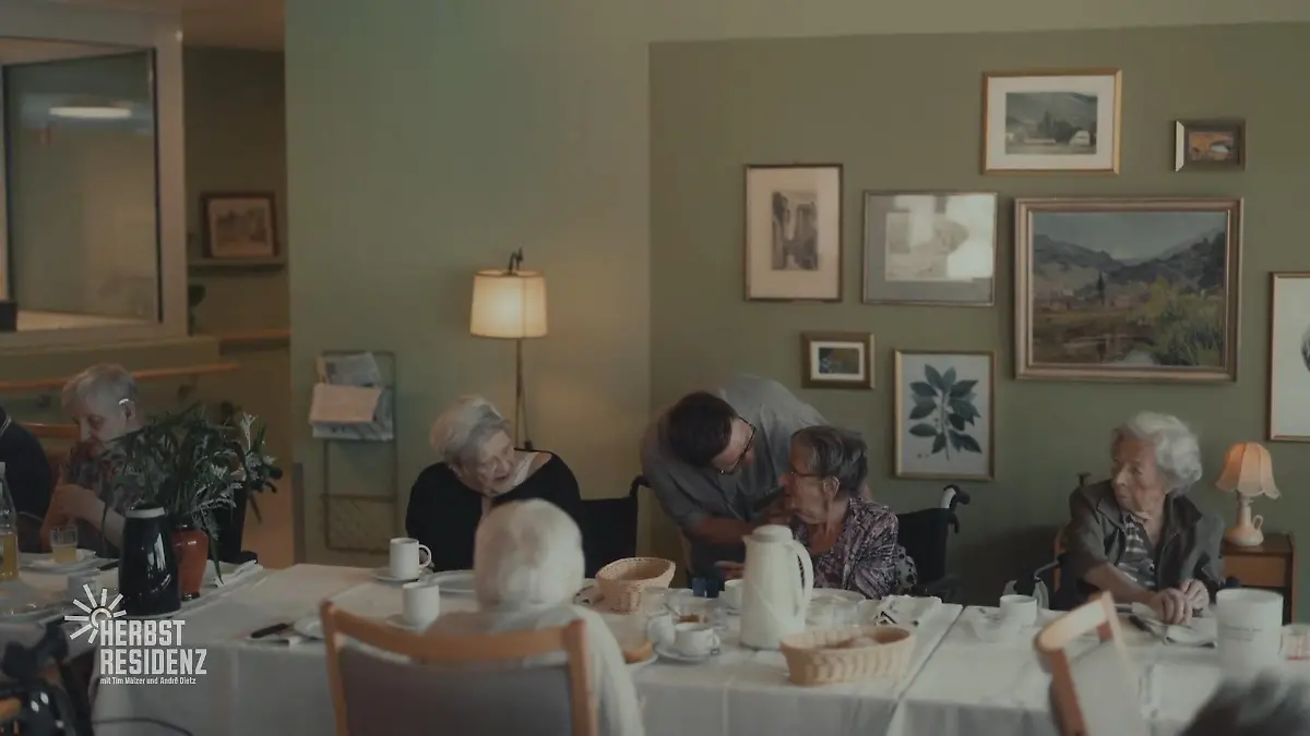Frühstück wie immer - aber viel gemütlicher! Da bleiben die Senioren gerne länger sitzen