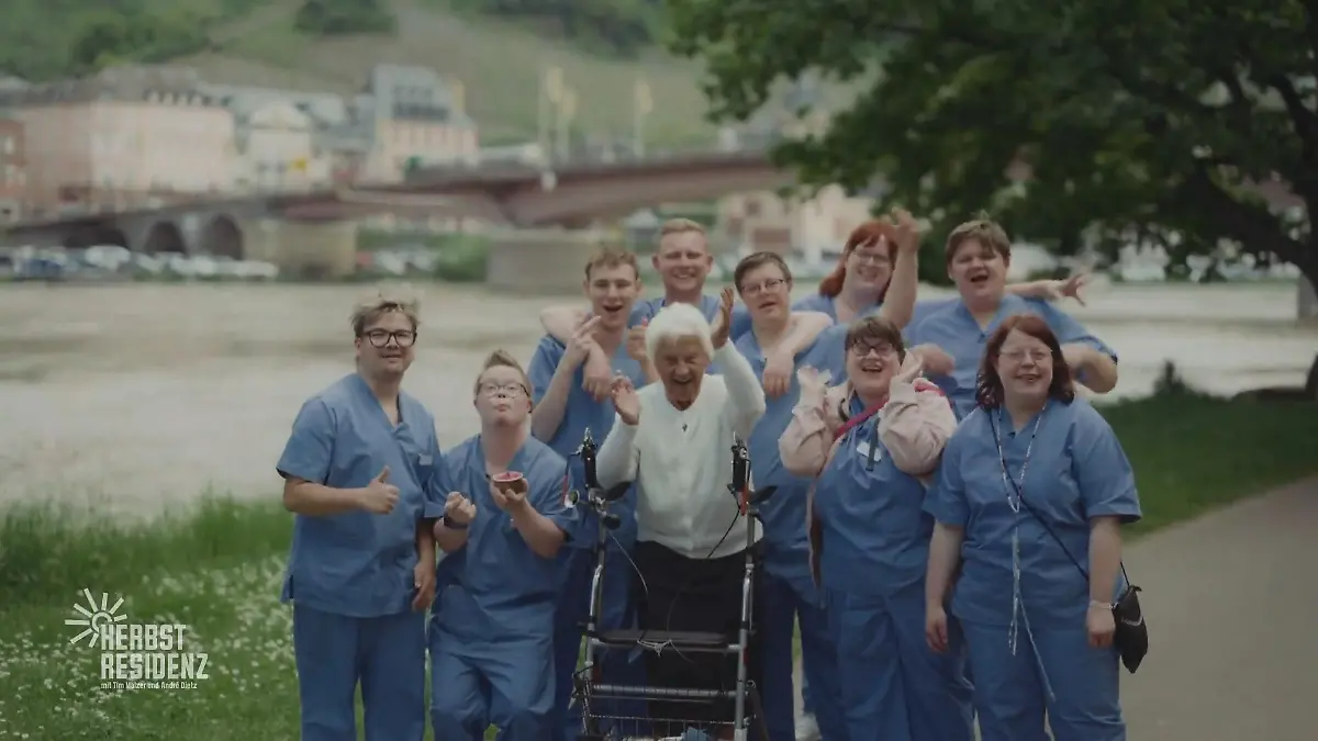 Azubis und Senioren sind happy "Ihr seid alle sehr nett!"