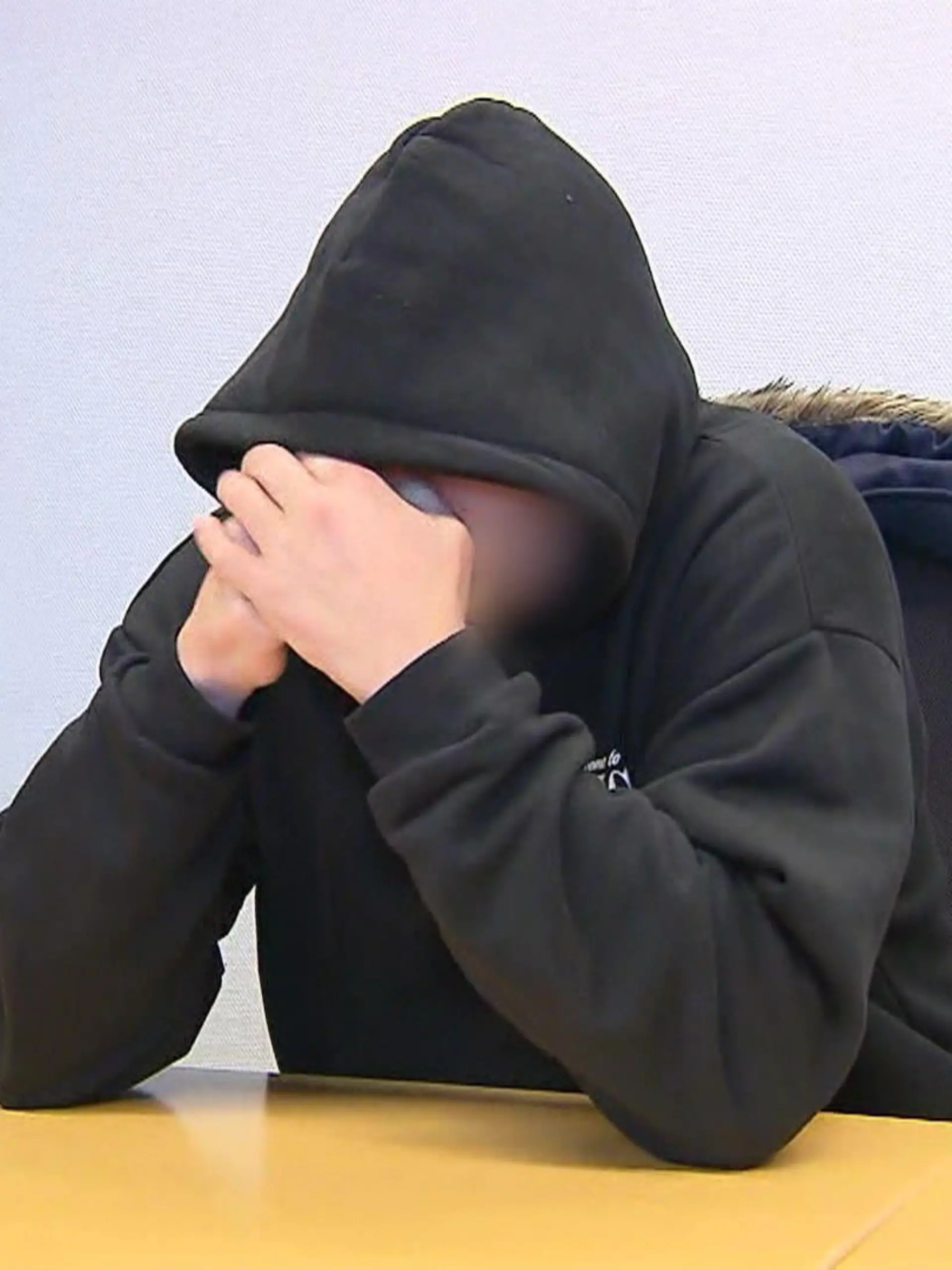 Bild zu: "Kind geschwängert"