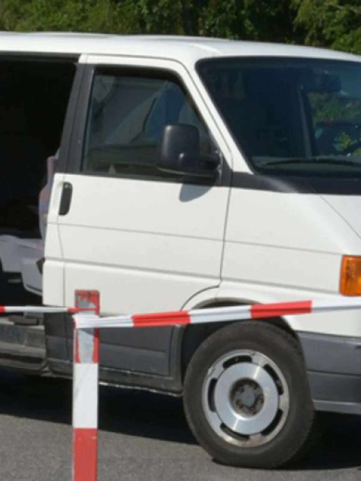 Bild zu: "Plötzlich zerren Unbekannte SIE in den Kastenwagen "