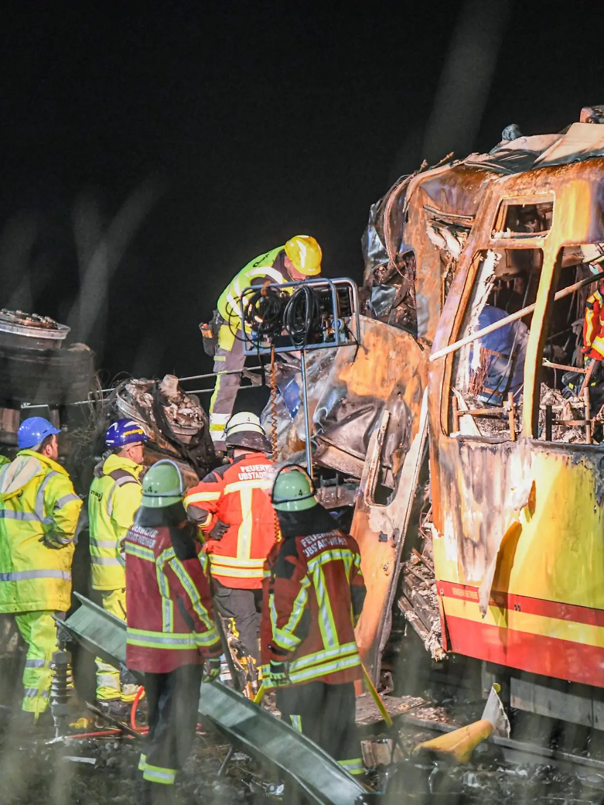 Bild zu: "Bahnfahrerin unter den Toten des Tanklaster-Unfalls
"
