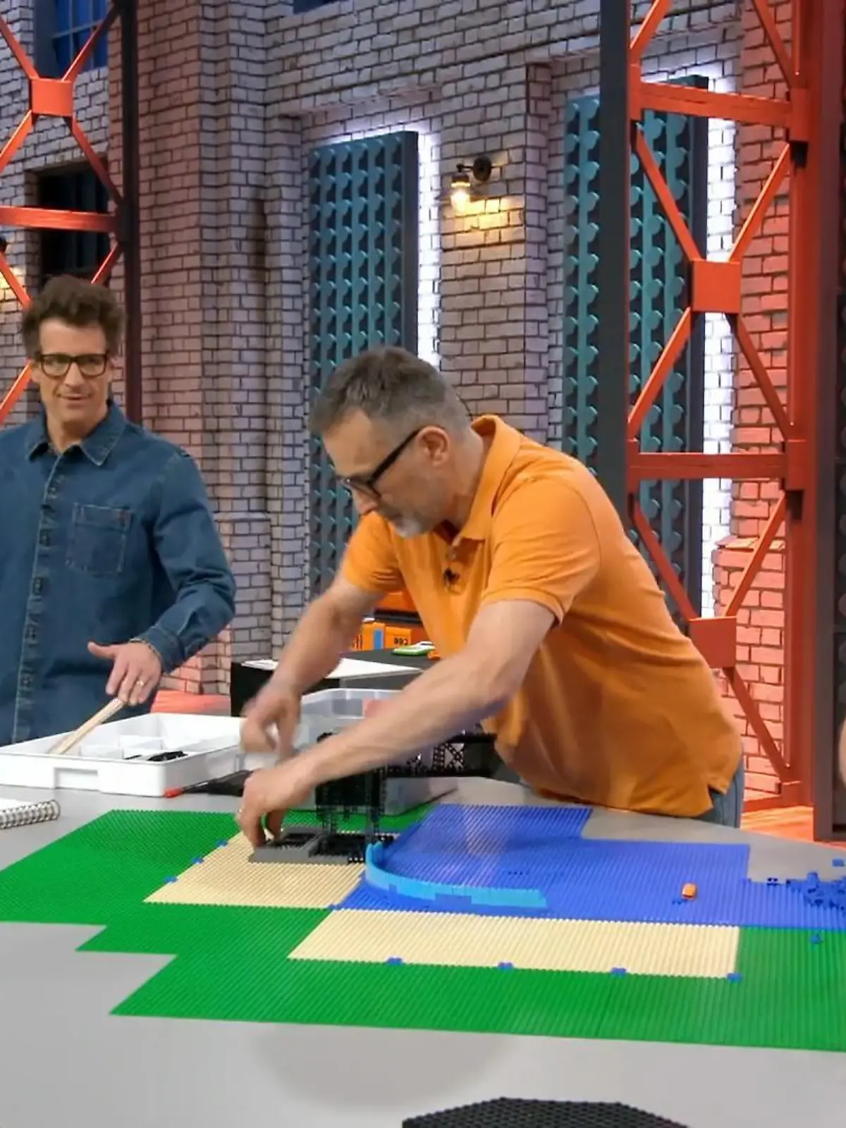 Bild zu: "Schaffen Tommy & Uwe ihr Mega-Bauwerk?"