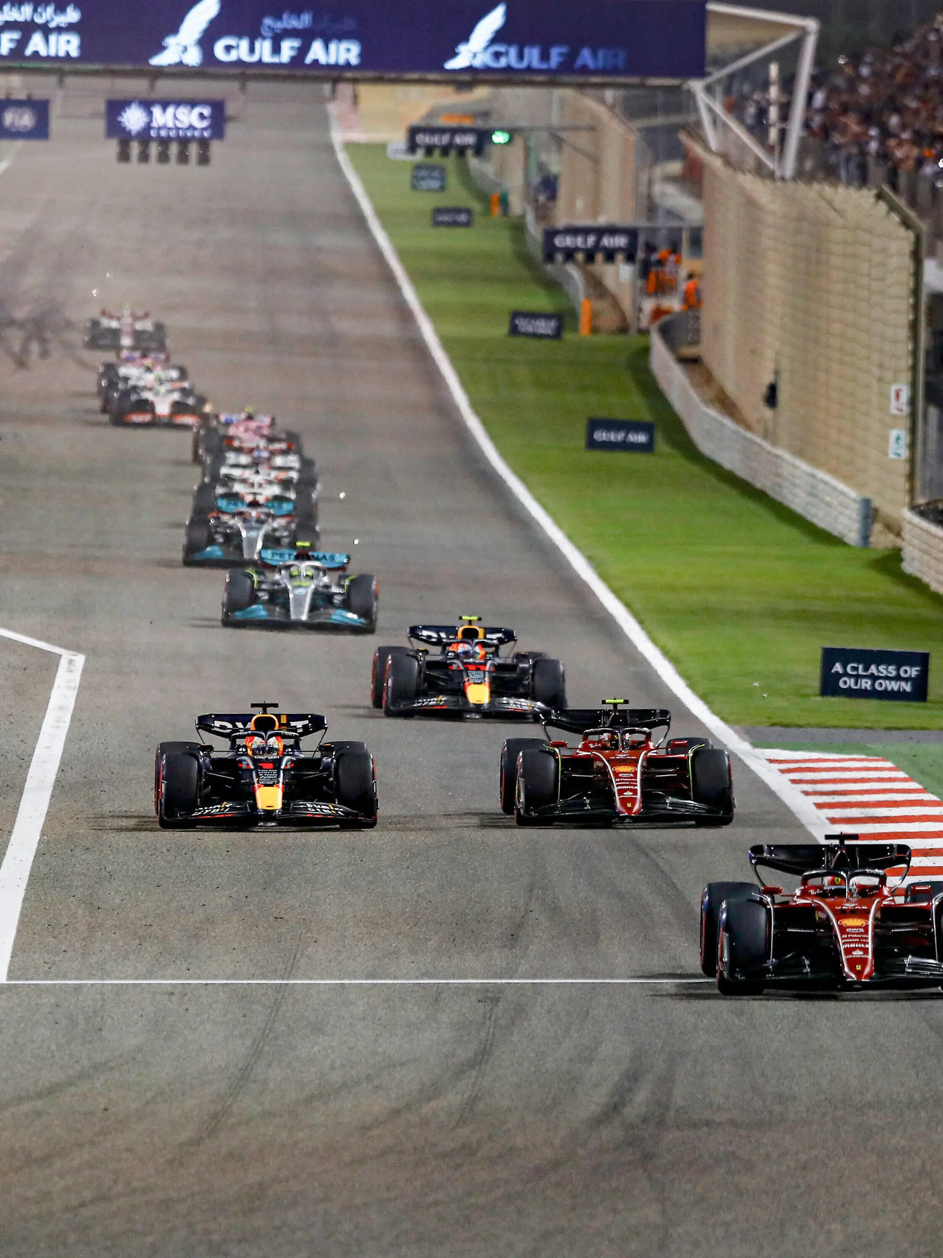  16 LECLERC Charles mco, Scuderia Ferrari F1-75, action 01 VERSTAPPEN Max nld, Red Bull Racing RB18, action 55 SAINZ Carlos spa, Scuderia Ferrari F1-75, action during the Formula 1 Gulf Air Bahrain Grand Prix 2022, 1st round of the 2022 FIA Formula One World Championship, WM, Weltmeisterschaft on the Bahrain International Circuit, from March 18 to 20, 2022 in Sakhir, Bahrain - F1 - BAHRAIN GRAND PRIX 2022 - RACE DPPI/Panoramic PUBLICATIONxNOTxINxFRAxITAxBEL _B3_9344