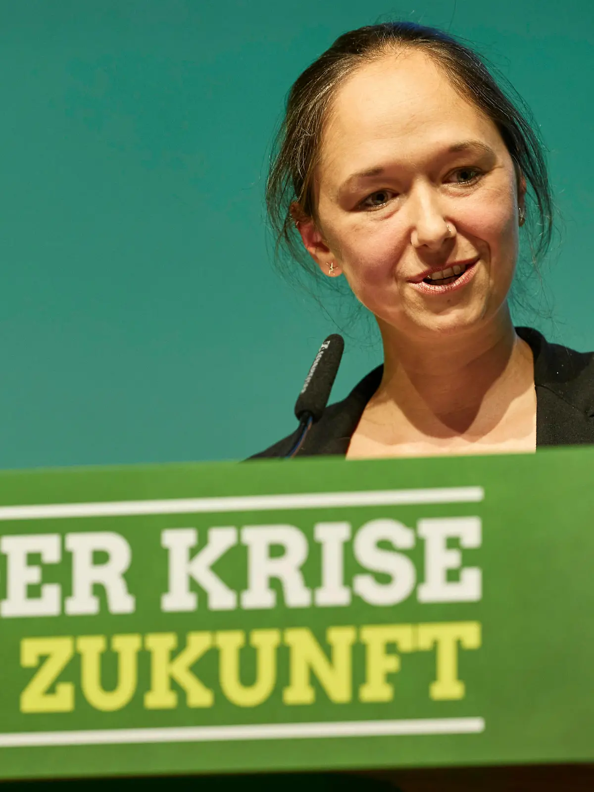 Jennifer Jasberg, Fraktionsvorsitzende Bündnis 90/Die Grünen in der Hamburger Bürgerschaft, spricht auf dem Kleinen Parteitag der Hamburger Grünen in Hamburg-Wilhelmsburg.