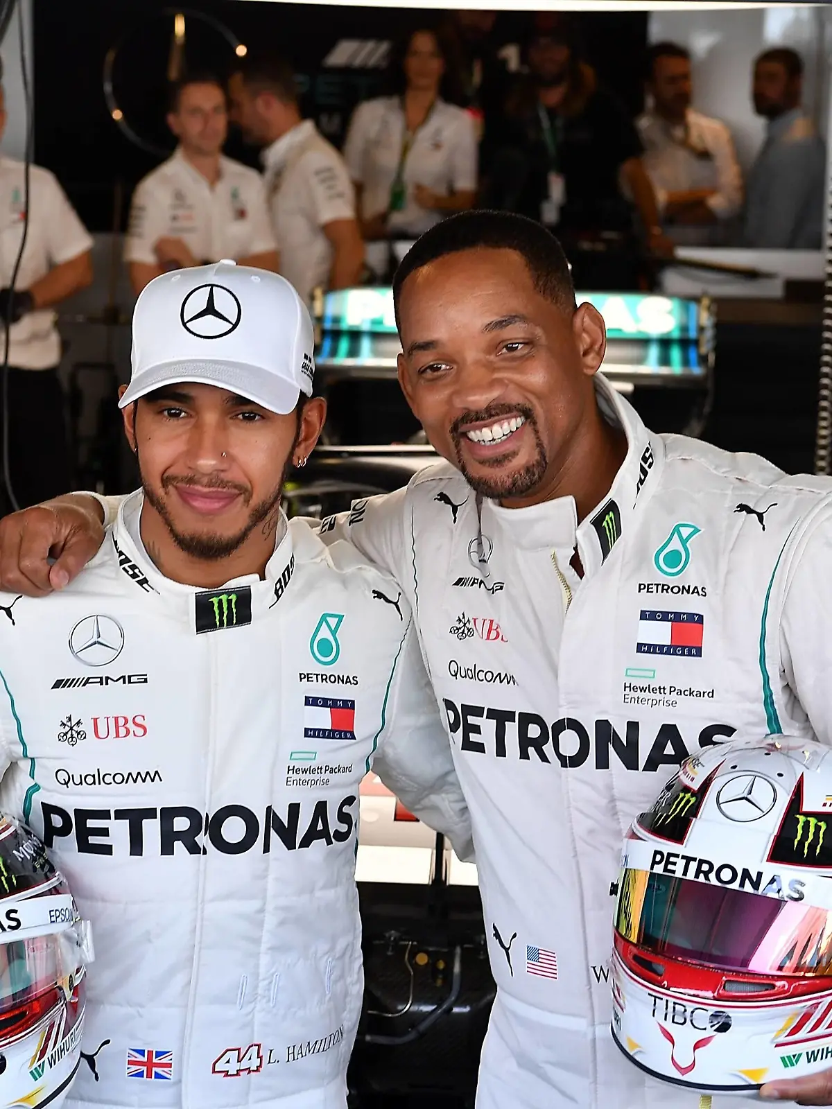 Abu Dhabi, Vereinigten Arabischen Emirate, 25.11.2018, Formel 1, Formula 1, Etihad Airways Abu Dhabi Grand Prix, Schauspieler Will Smith mit Lewis Hamilton (GB 44), Mercedes AMG Petronas Formula One Team ( DeFodi506 *** Abu Dhabi United Arab Emirates 25 11 2018 Formula 1 Formula 1 Etihad Airways Abu Dhabi Grand Prix Actor Will Smith with Lewis Hamilton GB 44 Mercedes AMG Petronas Formula One Team DeFodi506  