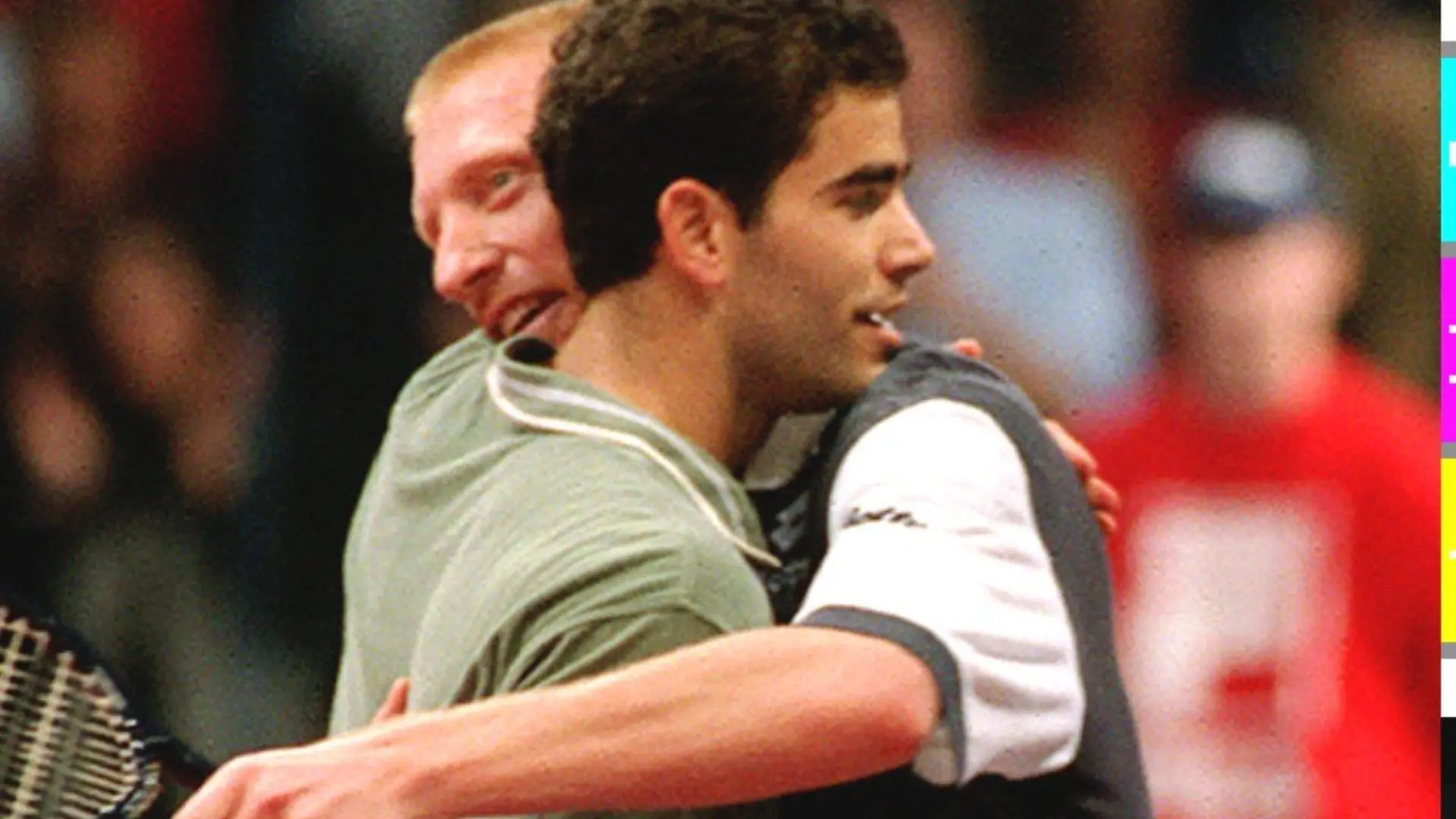 Pete Sampras aus den USA umarmt Boris Becker am Sonntag (24.11.) in Hannover nach seinem Sieg im Finale um die ATP-Weltmeisterschaft. Sampras gewann das Spiel gegen den Titelverteidiger in fünf Sätzen mit 3:6, 7:6, 7:6, 6:7 und 6:4. dpa