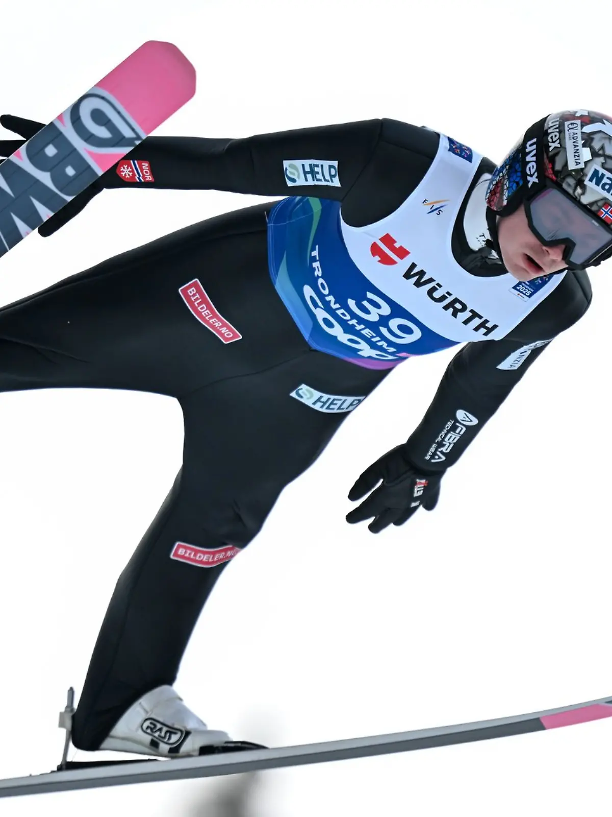 Bild zu: "Norwegisches Team tief im Anzugskandal verstrickt – Top-Springer suspendiert"