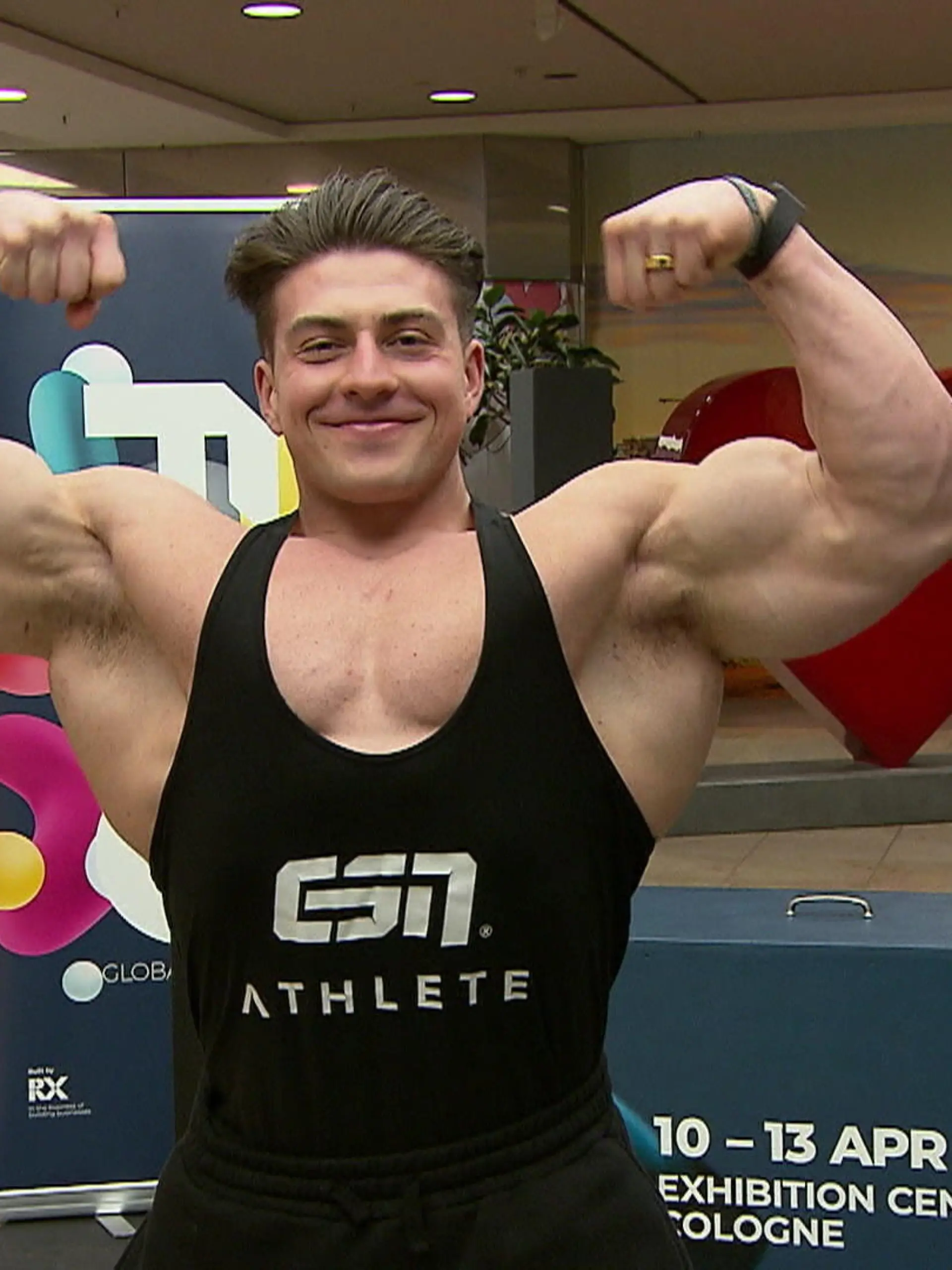 Bild zu: "Bodybuilder macht Aktion in Köln"