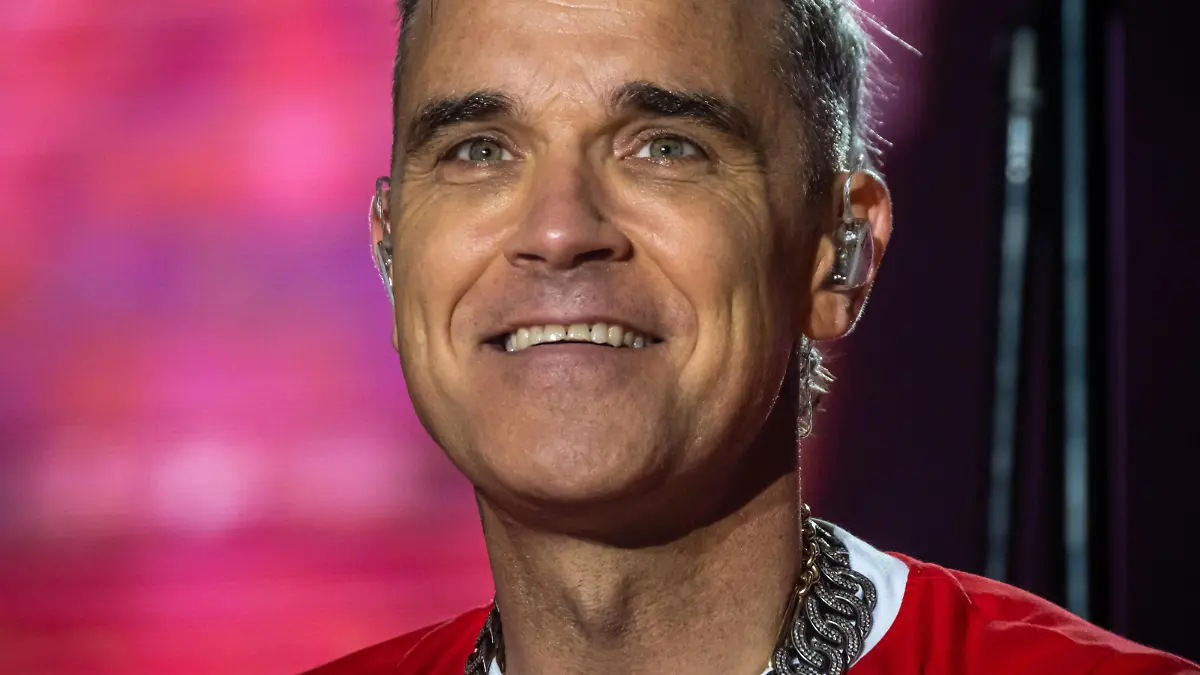 Robbie Williams at the North Music Festival Porto 05/28/2023 - Last day of the North Music Festival, at AlfÃndega do Porto. Robbie Williams on the main stage.  Igor Martins / Global Images  PUBLICATIONxINxGERxSUIxAUTxONLY IgorxMartins