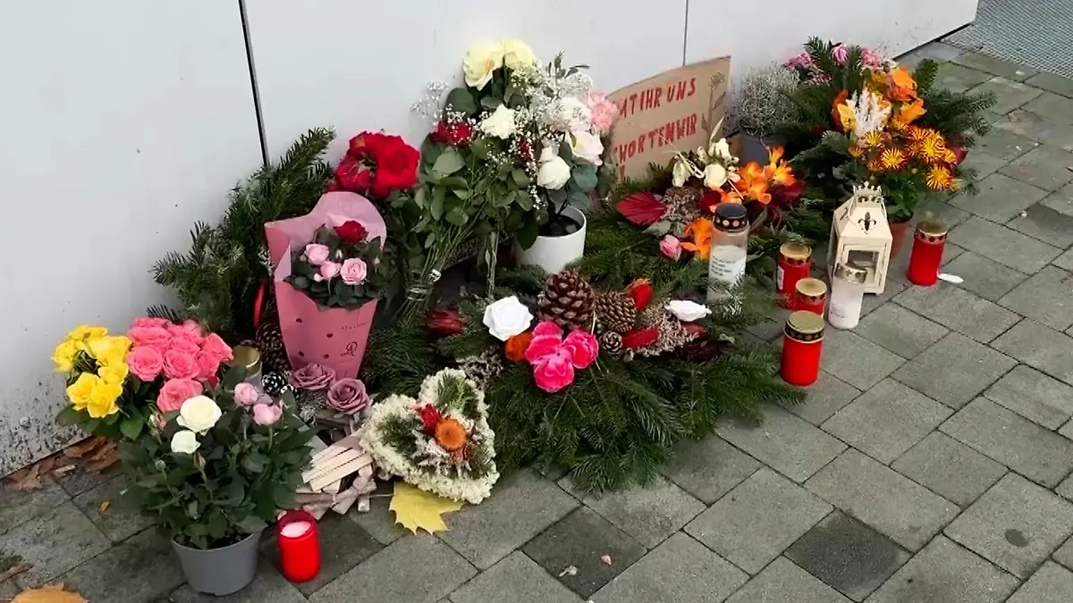 Nach der Tötung einer Mutter und ihrer Töchter in Berlin-Marzahn steht der Partner und Vater in Berlin vor Gericht. (Archivbild)
