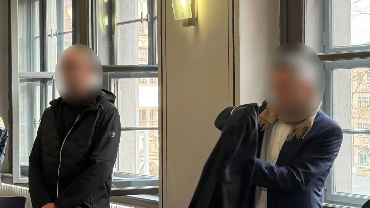 Angeklagter Michael L. (l.) am Donnerstag vor Gericht mit seinem Anwalt.