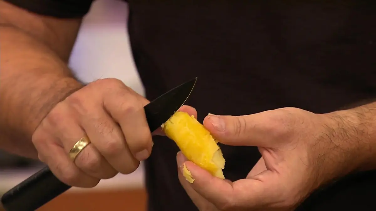 Deffi kann das nicht so richtig gut Kartoffeln pellen?